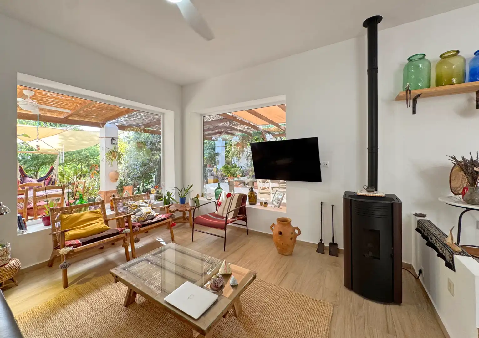 Sala d'estar de Casa o xalet en venda en Alhaurín de la Torre amb Aire condicionat, Calefacció i Jardí privat