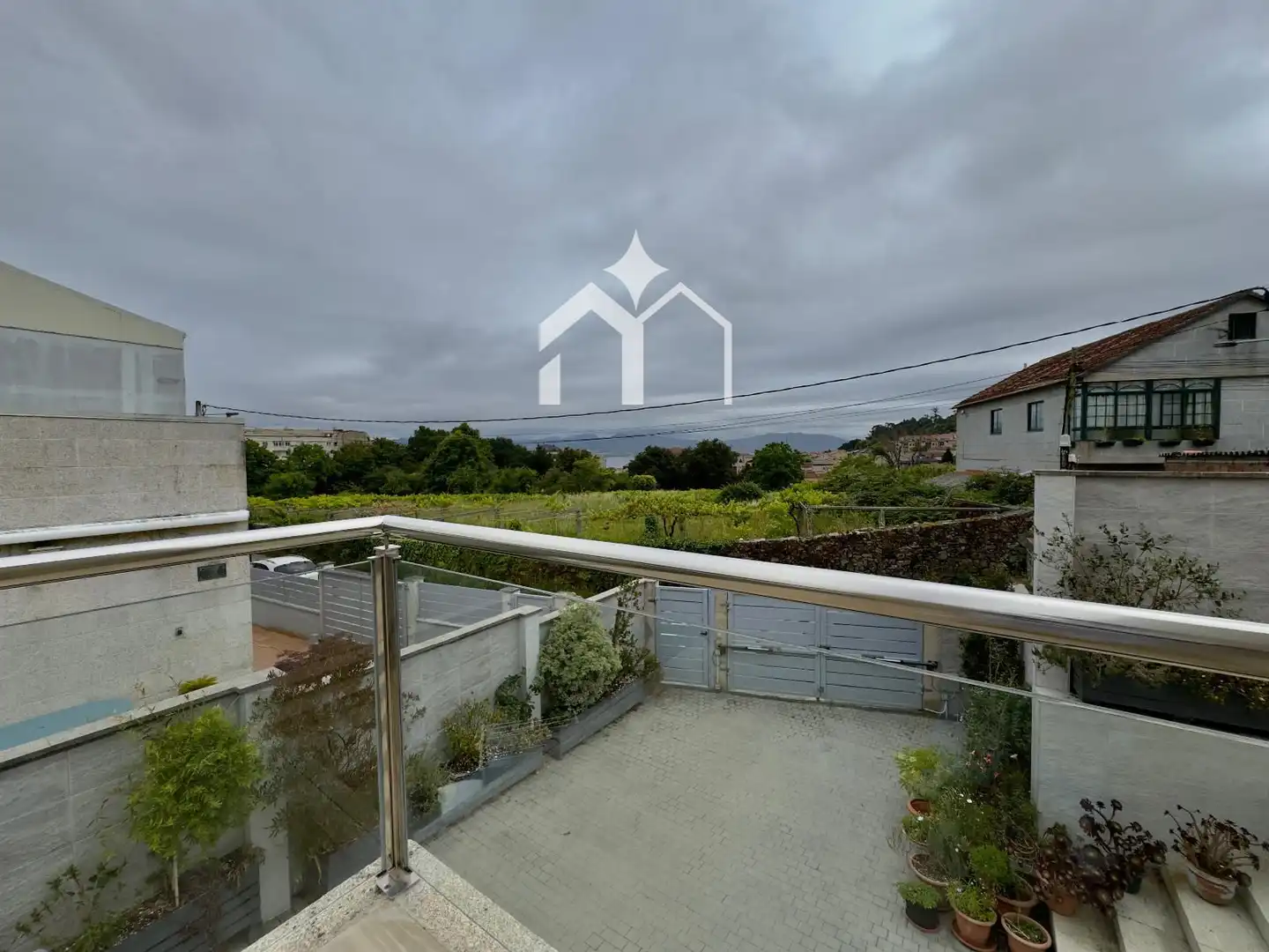 Terrassa de Casa o xalet en venda en Cangas  amb Calefacció, Parquet i Terrassa