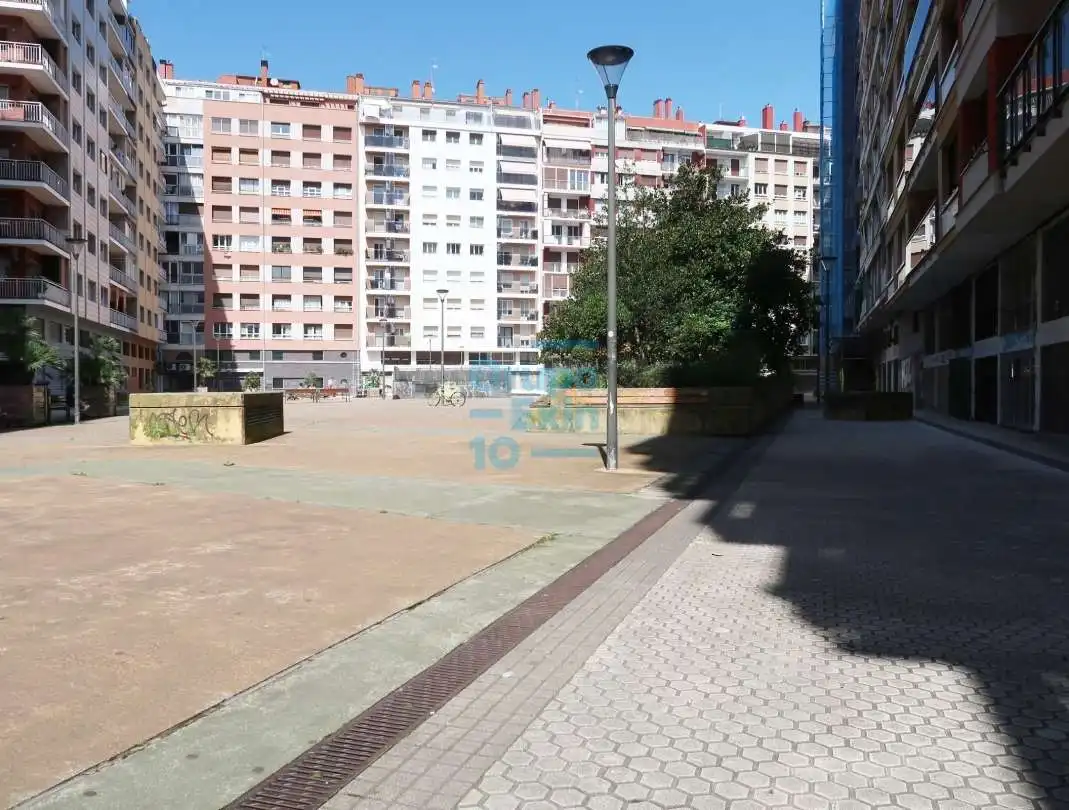 Aparcament de Local de lloguer en Donostia - San Sebastián 