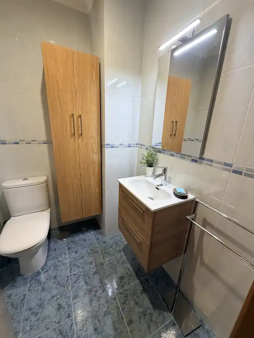 Bany de Àtic en venda en Moaña amb Parquet, Traster i Moblat