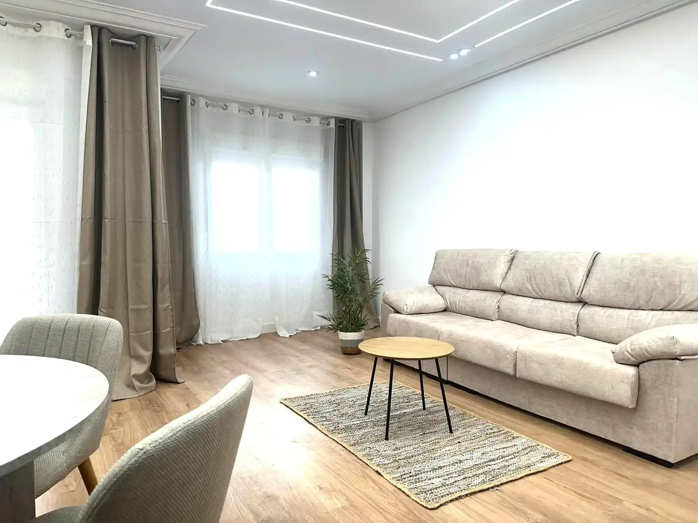 Sala d'estar de Pis en venda en Elche / Elx amb Aire condicionat, Moblat i Balcó