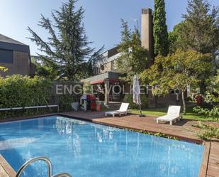 Piscina de Casa o xalet en venda en Pozuelo de Alarcón amb Aire condicionat, Terrassa i Piscina