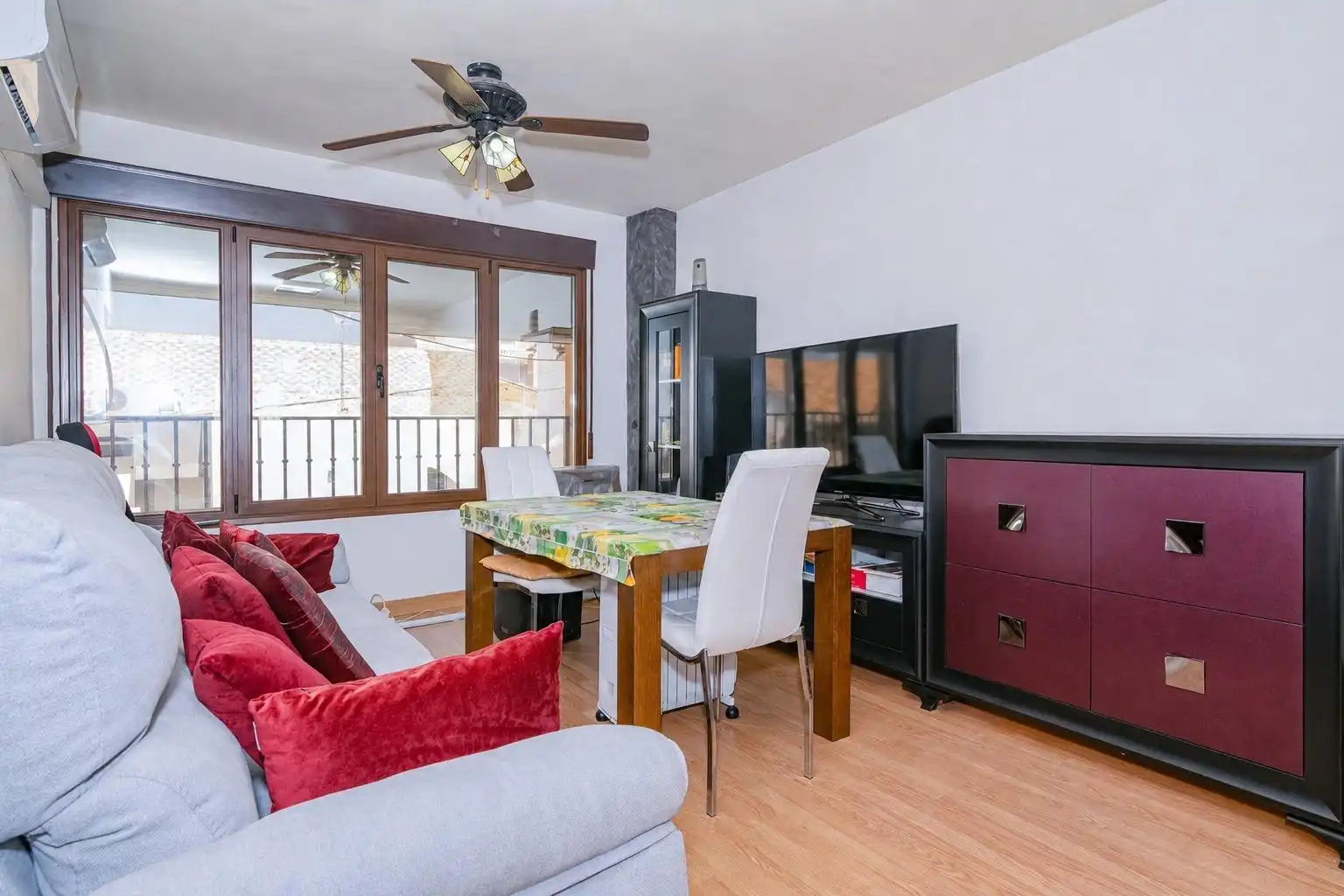 Living room of Flat for sale in La Zubia  with Air Conditioner