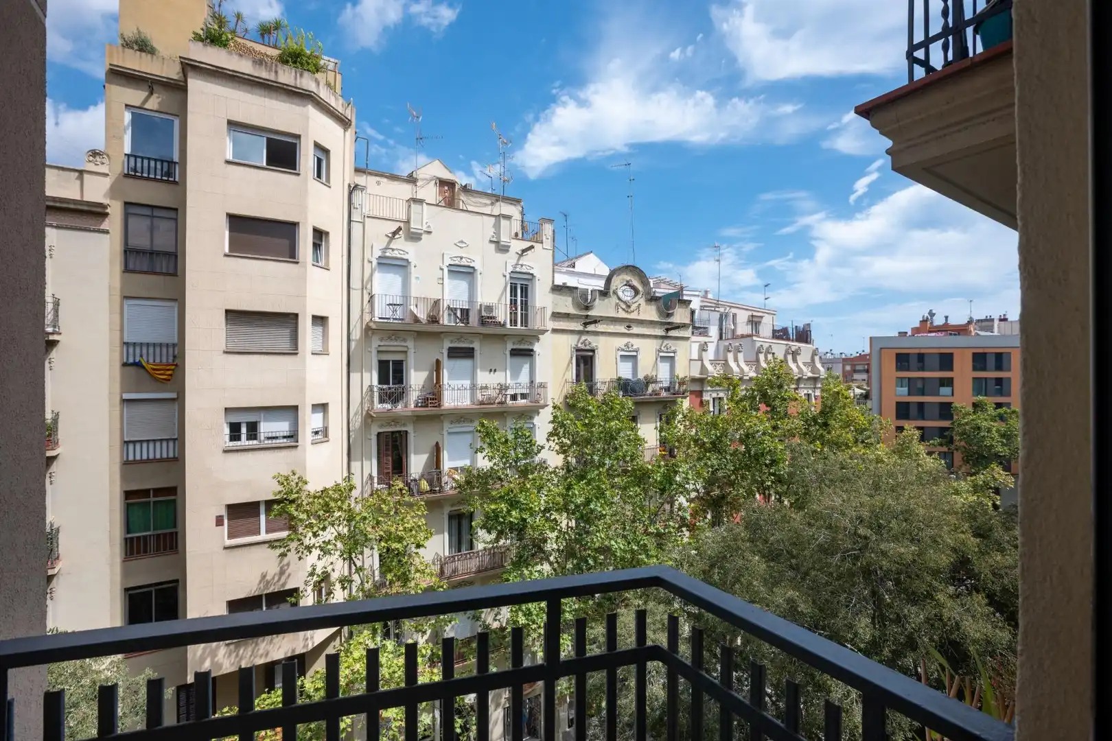 Vista exterior de Pis en venda en Barcelona amb Balcó