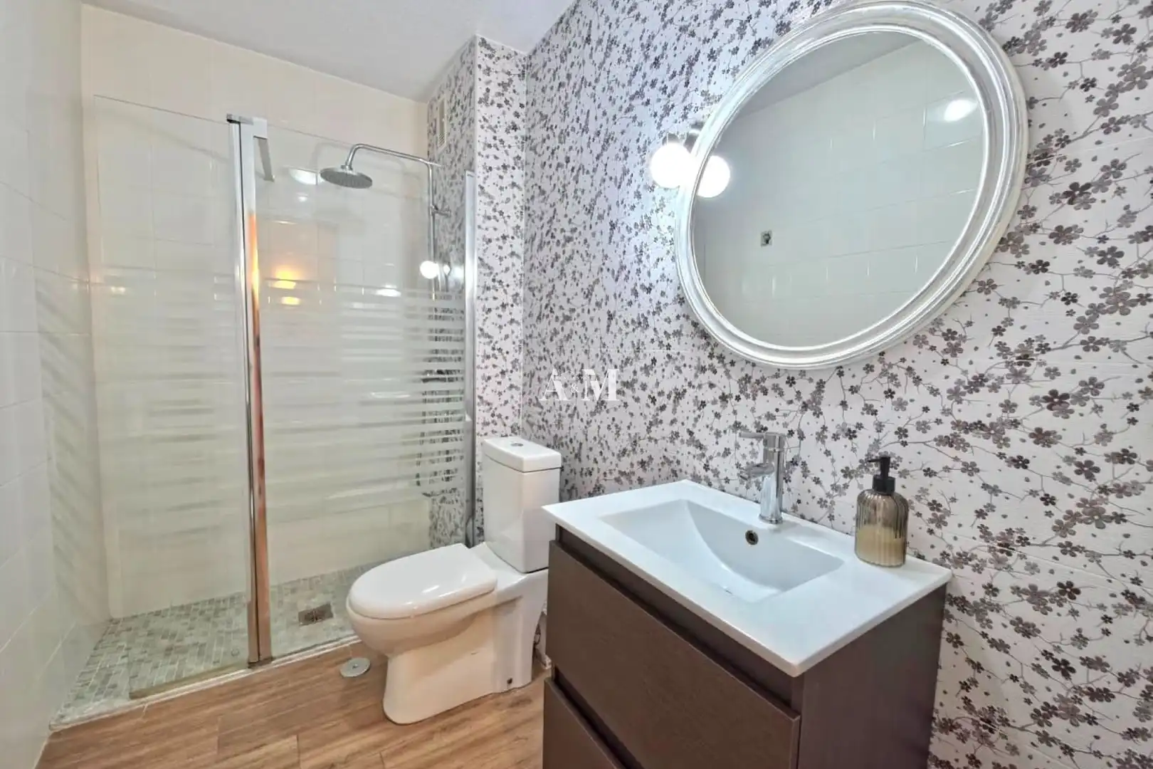 Badezimmer von Wohnung zur Miete in Torrevieja mit Heizung, Terrasse und Schwimmbad
