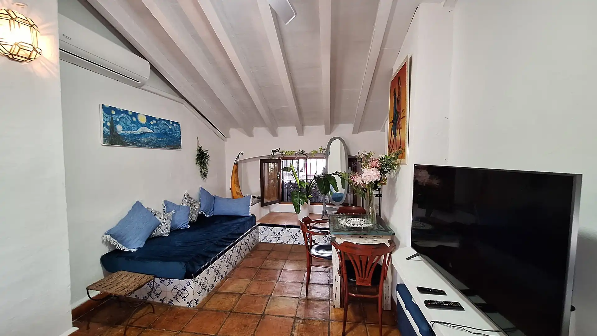 Wohnzimmer von Einfamilien-Reihenhaus zum Verkauf in Oliva mit Klimaanlage, Abstellraum und Whirlpool