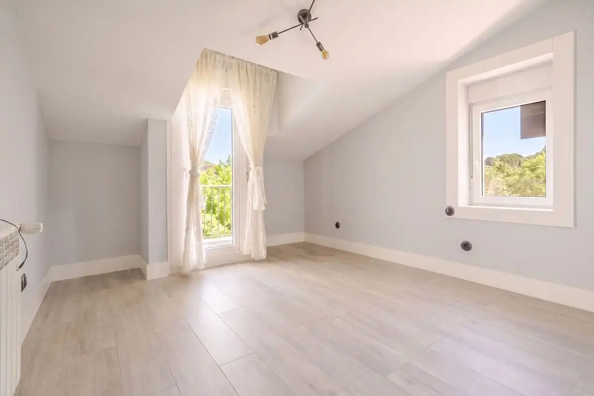 Habitación de Casa o chalet en venta en Boadilla del Monte con Aire acondicionado, Calefacción y Jardín privado