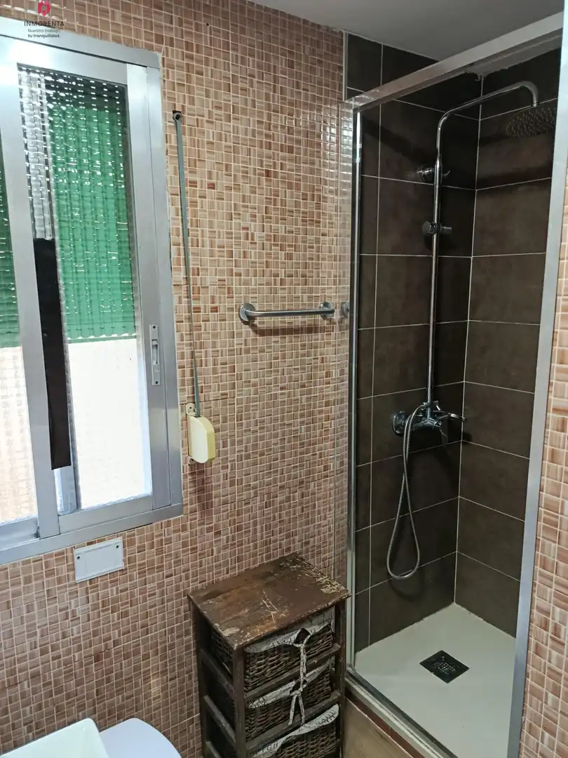 Badezimmer von Wohnung zur Miete in Madrid mit Klimaanlage und Heizung