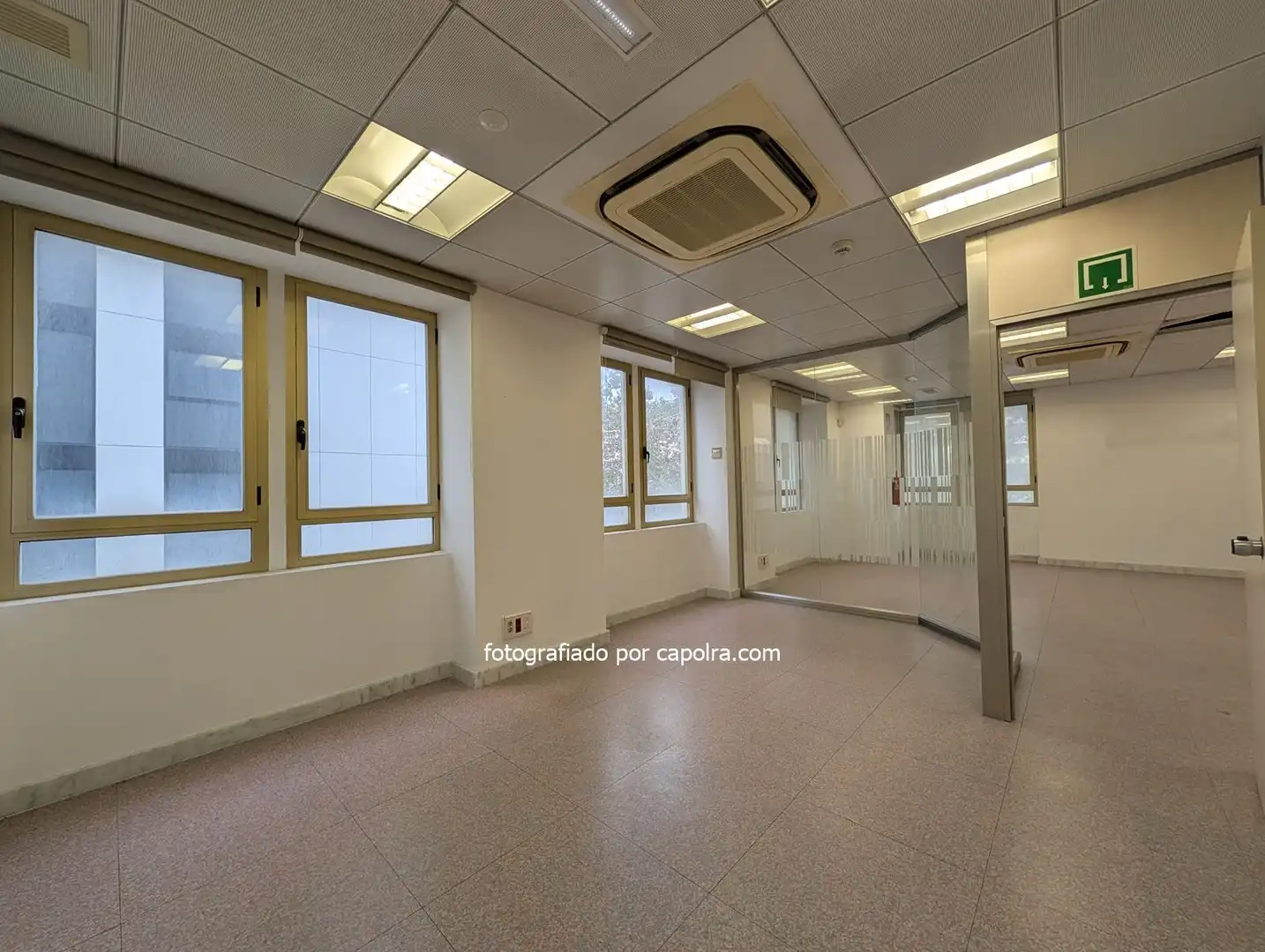 Büro zum Verkauf in Barcelona mit Klimaanlage und Heizung