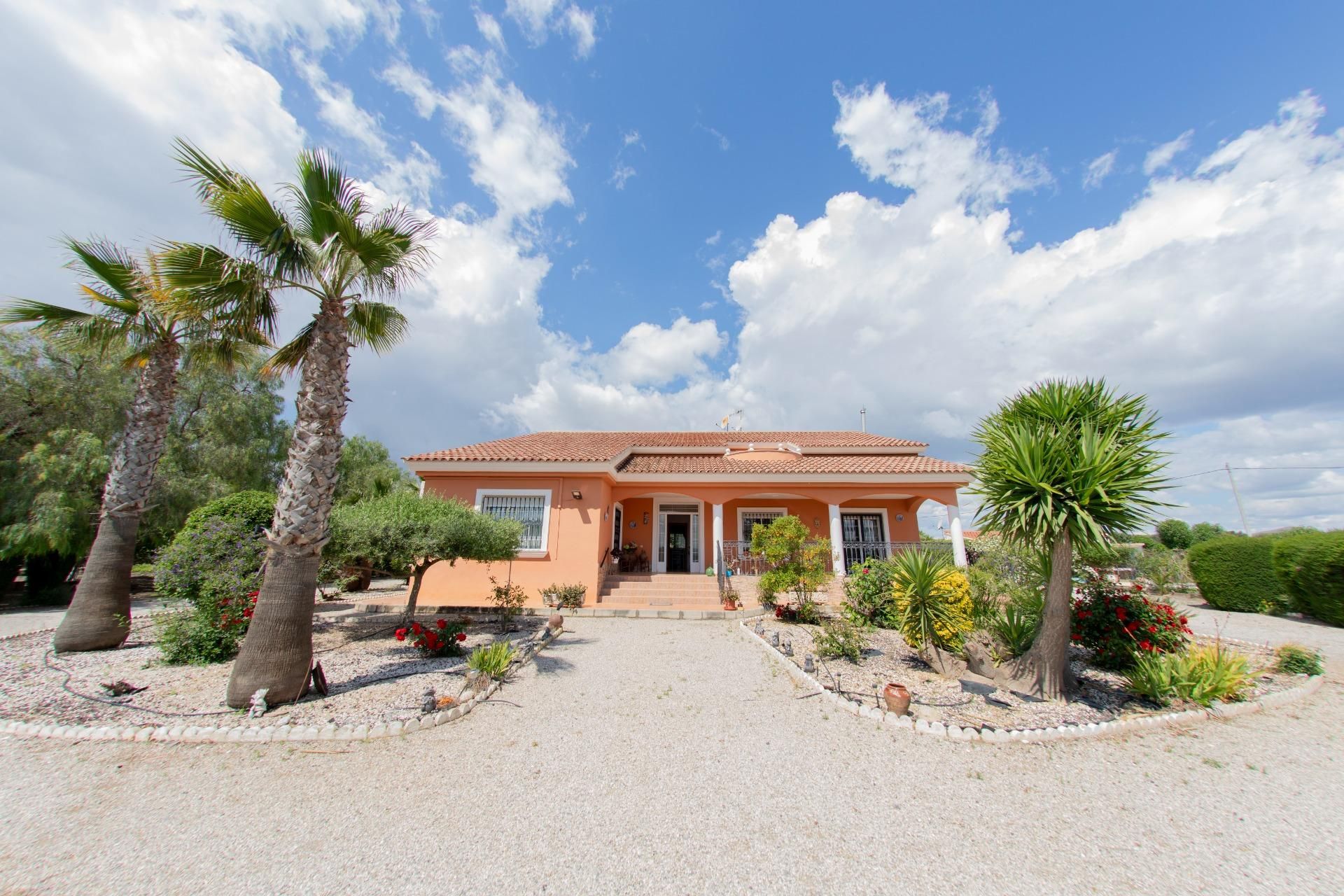 Vista exterior de Casa o xalet en venda en Puerto Lumbreras amb Calefacció, Terrassa i Piscina