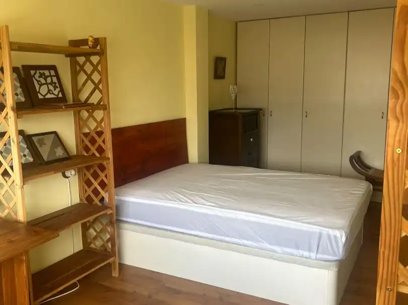 Schlafzimmer von Wohnung zur Miete in Valencia mit Klimaanlage, Heizung und Parkett