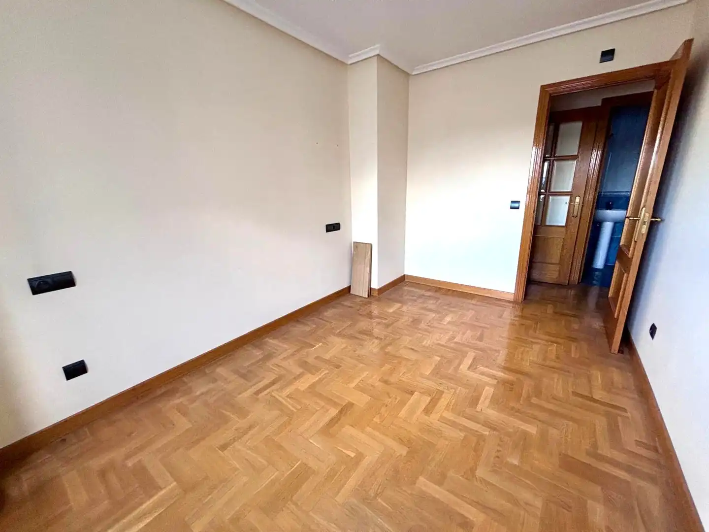 Habitación de Piso en venta en Gijón  con Calefacción, Parquet y Terraza