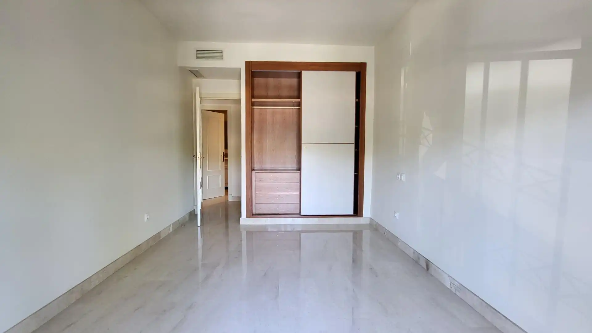 Apartamento con terraza en venta en Nueva Andalucía, imagen 37