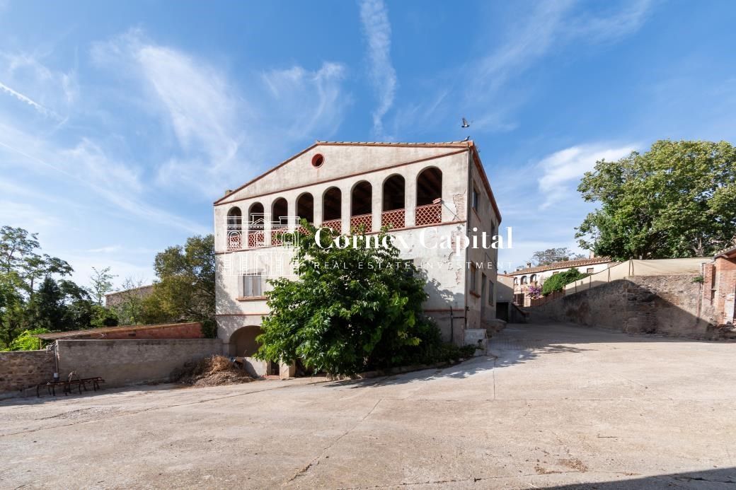 Exterior view of Country house for sale in Ullastret  with Private garden, Terrace and Storage room