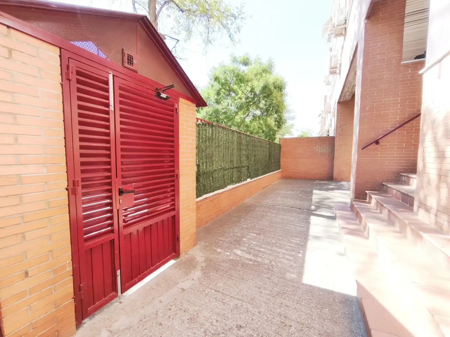 Vista exterior de Pis en venda en Leganés amb Aire condicionat, Calefacció i Jardí privat