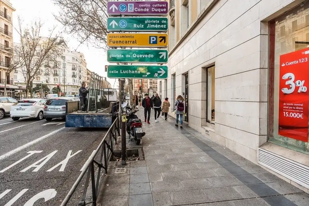 Außenansicht von Wohnungen zur Miete in Madrid mit Klimaanlage, Heizung und Möbliert