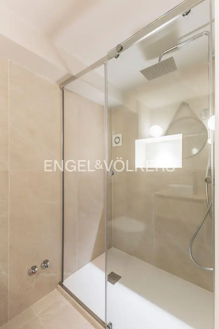 Bathroom of Apartments for rent in Madrid  with Air Conditioner and Heating