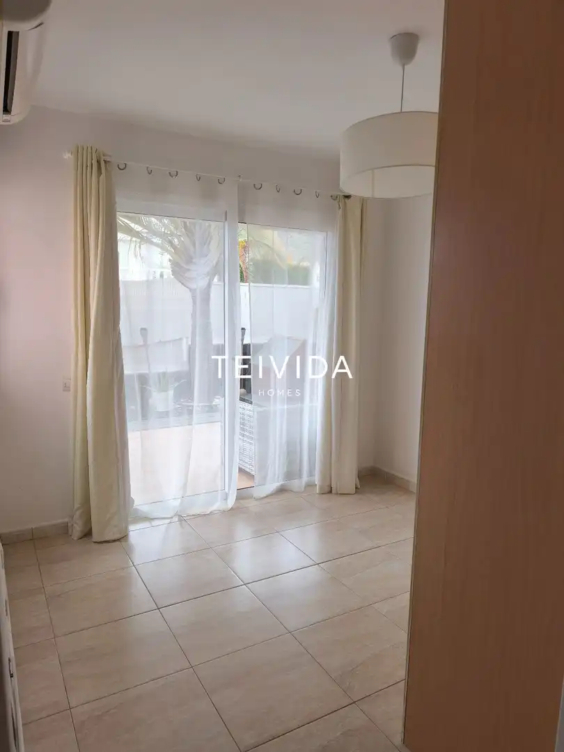 Habitación de Casa adosada en venta en Adeje con Aire acondicionado, Terraza y Trastero