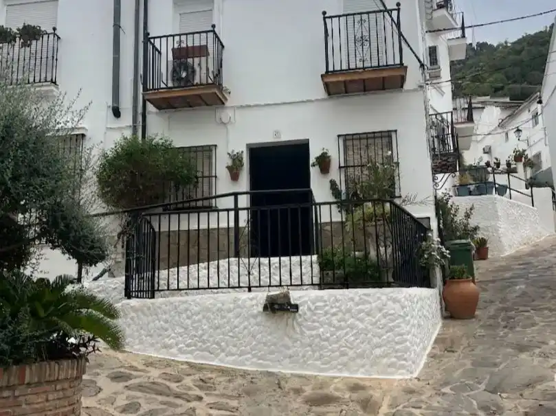 Vista exterior de Casa o chalet en venta en Ubrique con Aire acondicionado, Amueblado y Balcón