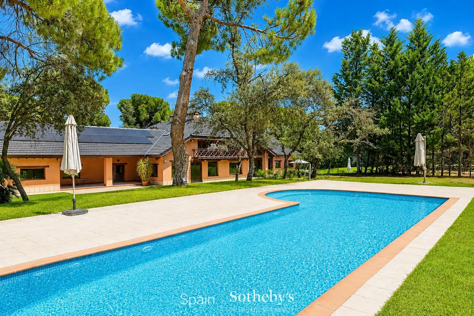 Piscina de Casa o xalet en venda en Pozuelo de Alarcón amb Aire condicionat, Calefacció i Jardí privat