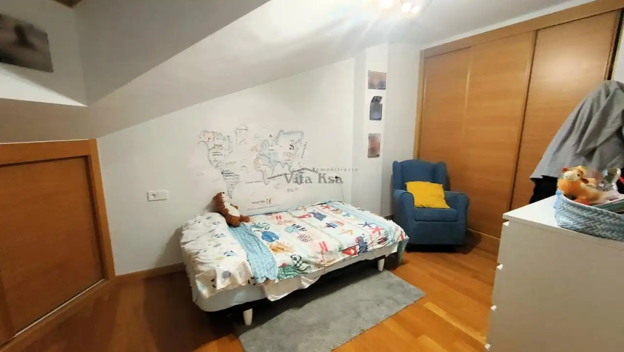 Dormitori de Dúplex en venda en Ourense Capital  amb Aire condicionat, Calefacció i Terrassa