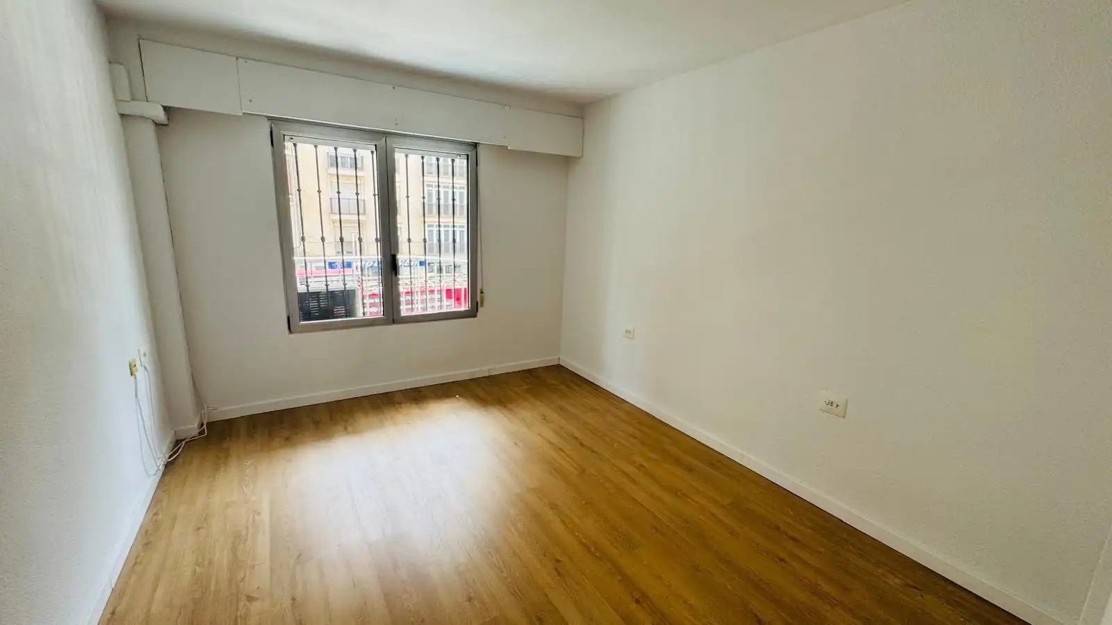 Bedroom of Flat for rent in Valencia  with Air Conditioner, Parquet flooring and Terrace