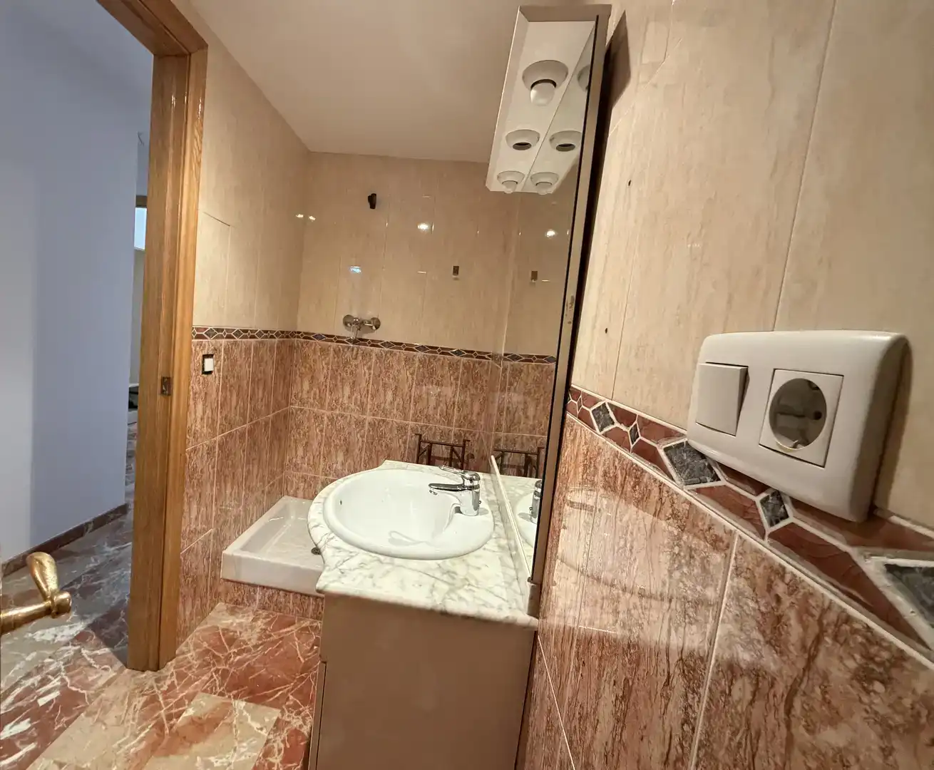 Bany de Pis en venda en Mataró amb Balcó