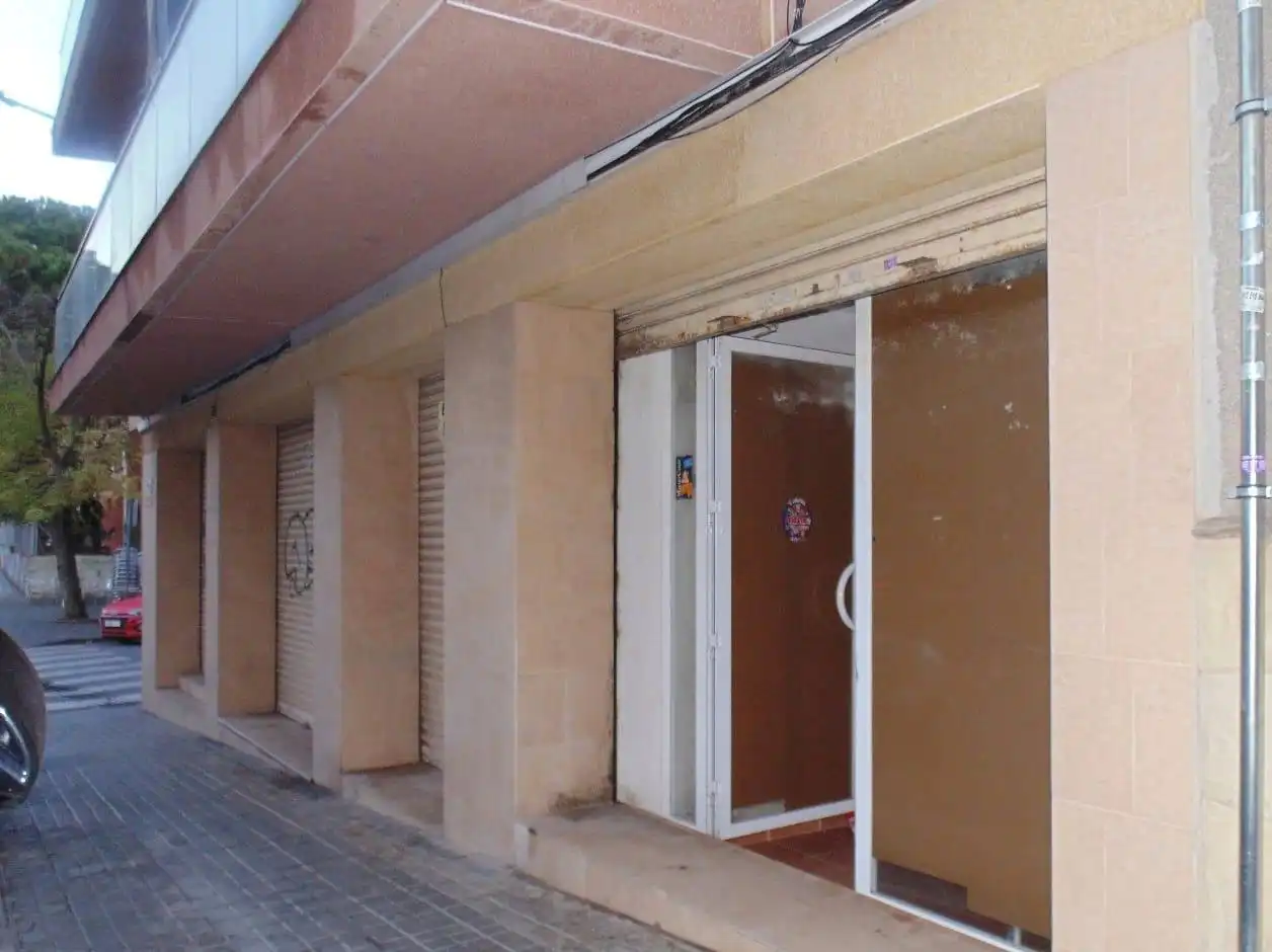 Gewerbefläche zum Verkauf in Calle de Lusitània 25