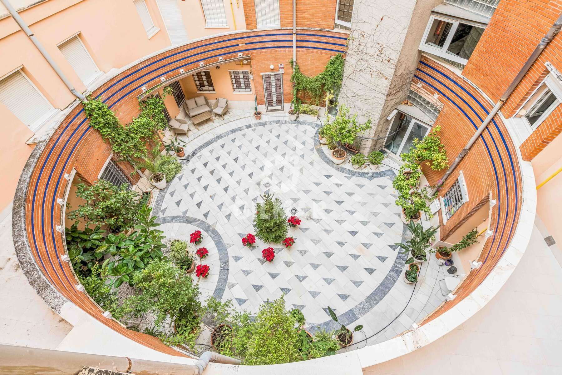 Terrace of Flat for sale in  Sevilla Capital  with Heating, Storage room and Furnished