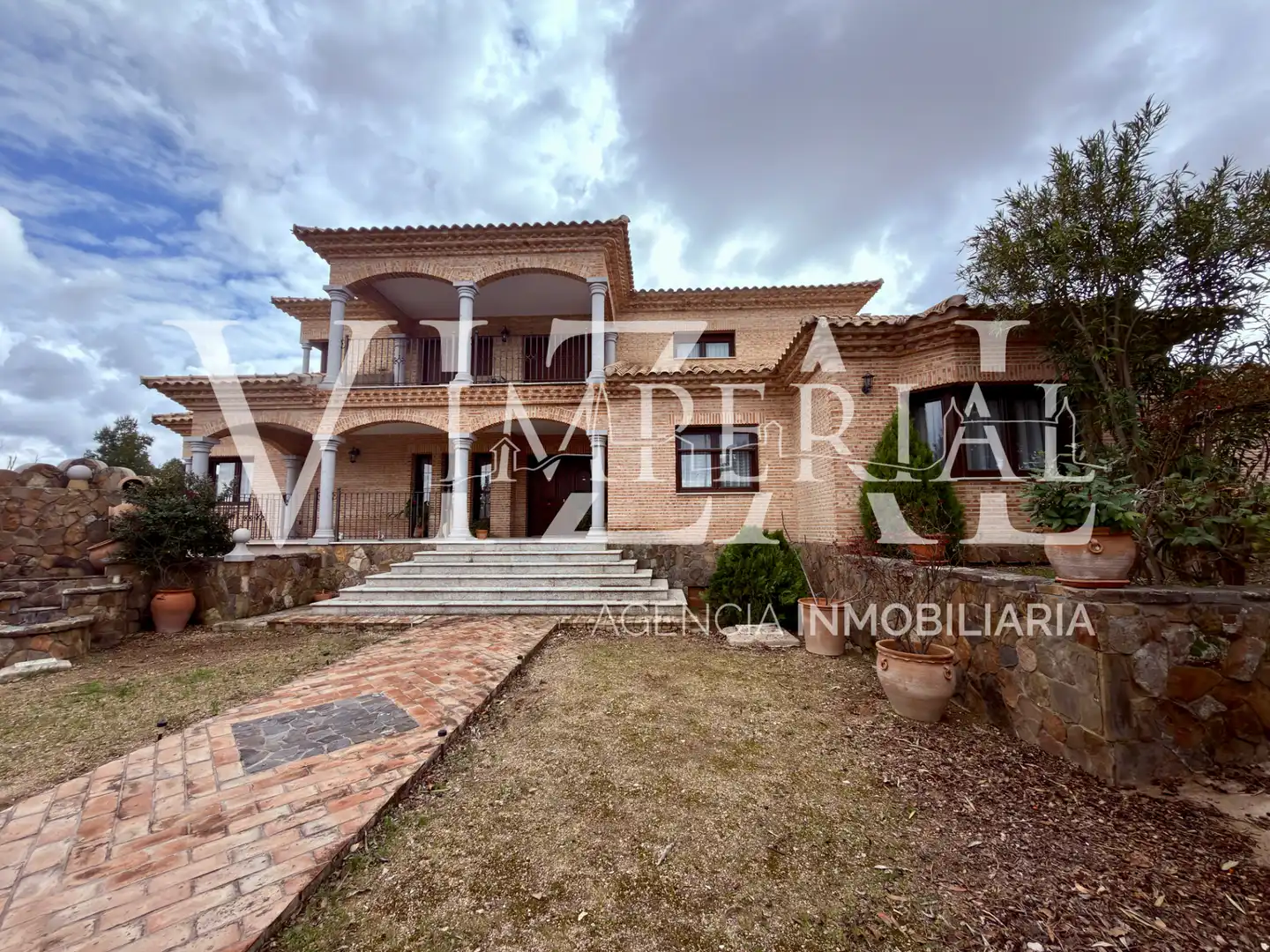 Vista exterior de Casa o xalet en venda en Toledo amb Aire condicionat, Calefacció i Jardí privat