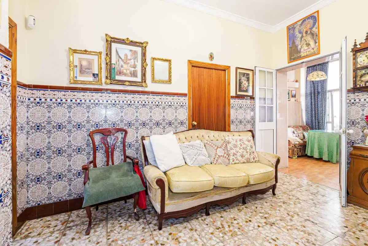 Sala d'estar de Casa adosada en venda en Sevilla amb Aire condicionat, Calefacció i Jardí privat