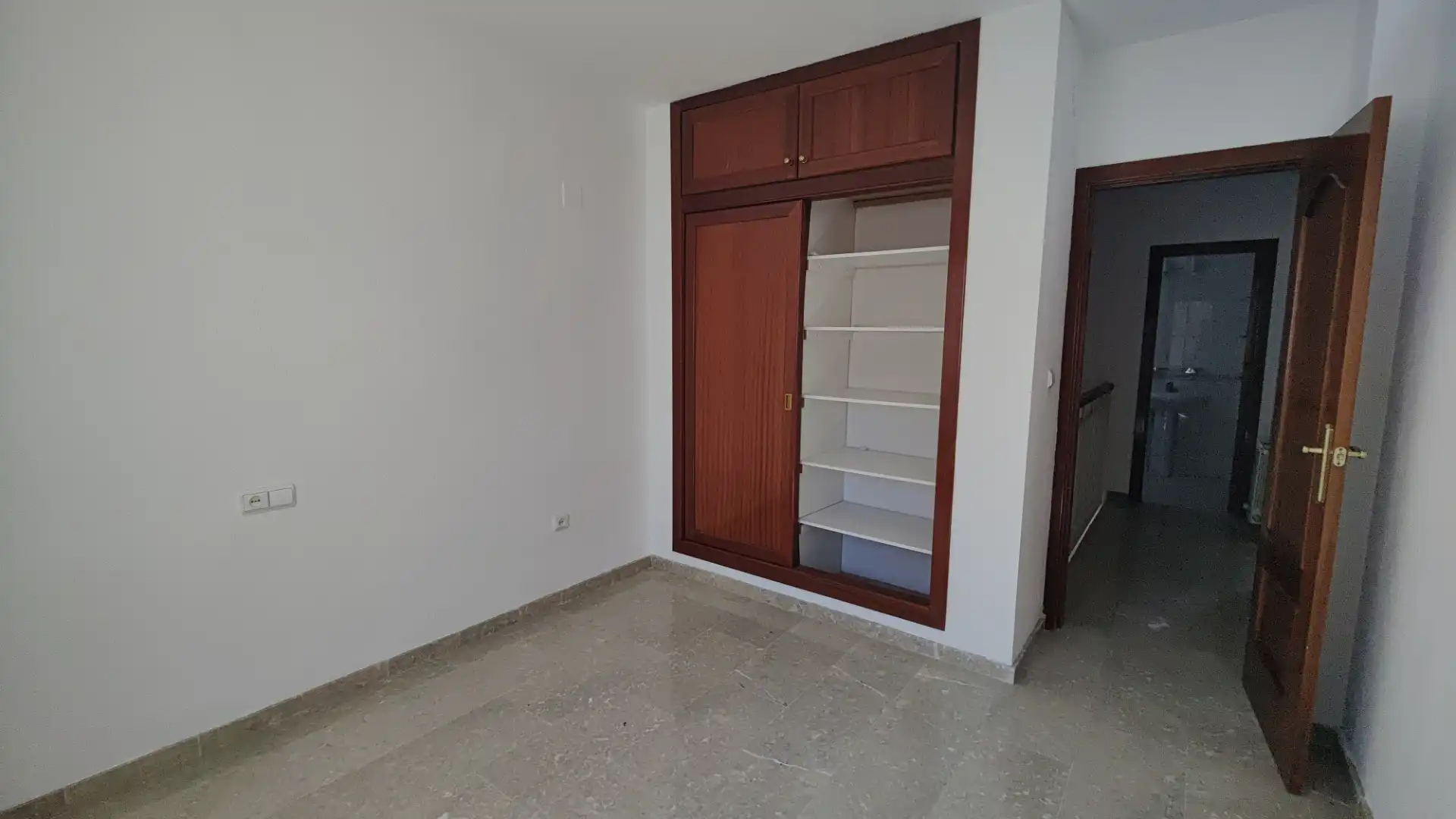 Casa adosada en venta en Huétor Vega con Calefacción, Jardín privado y Piscina