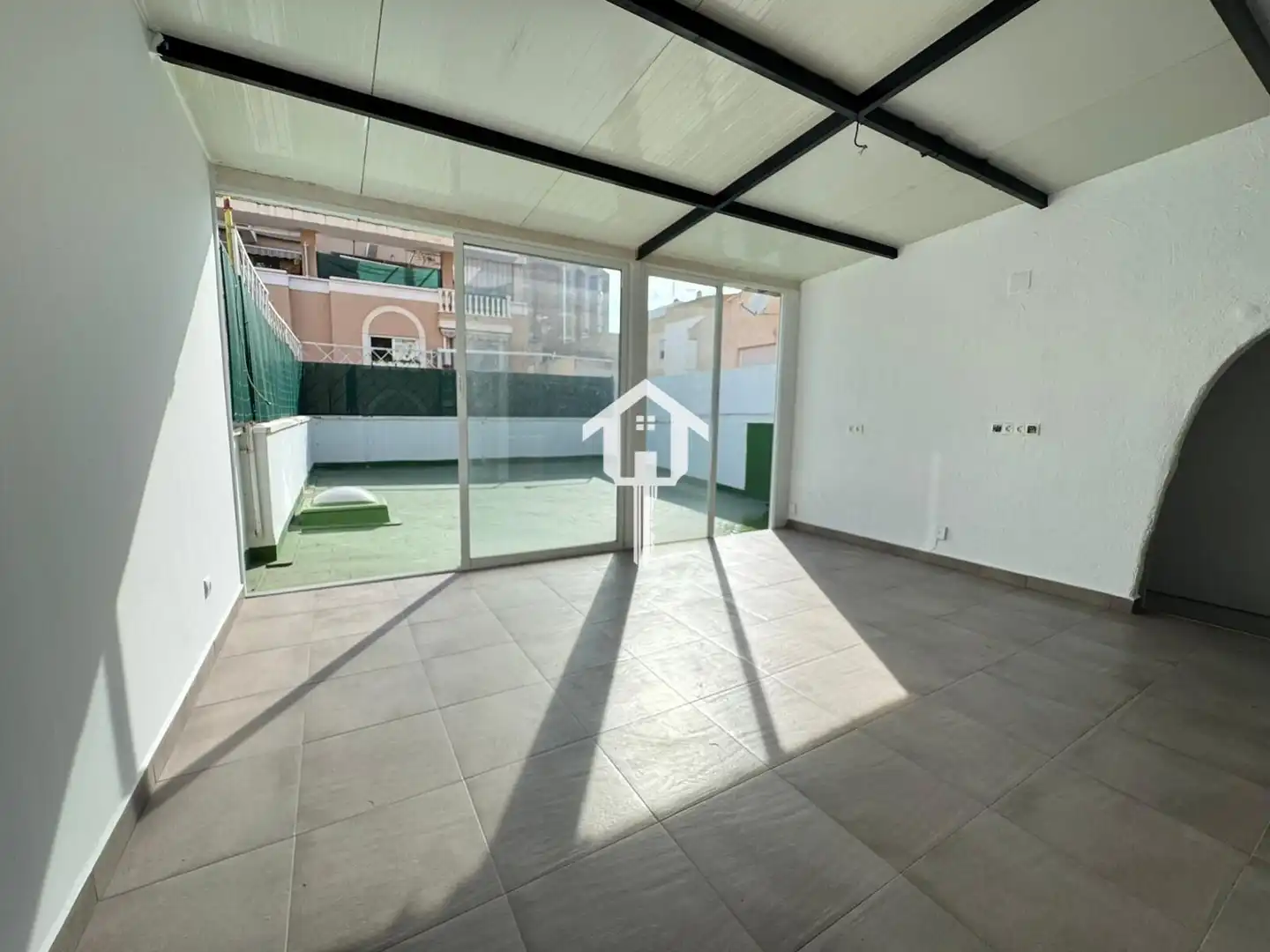 Terraza de Casa adosada en venta en Alicante / Alacant con Terraza, Trastero y Amueblado