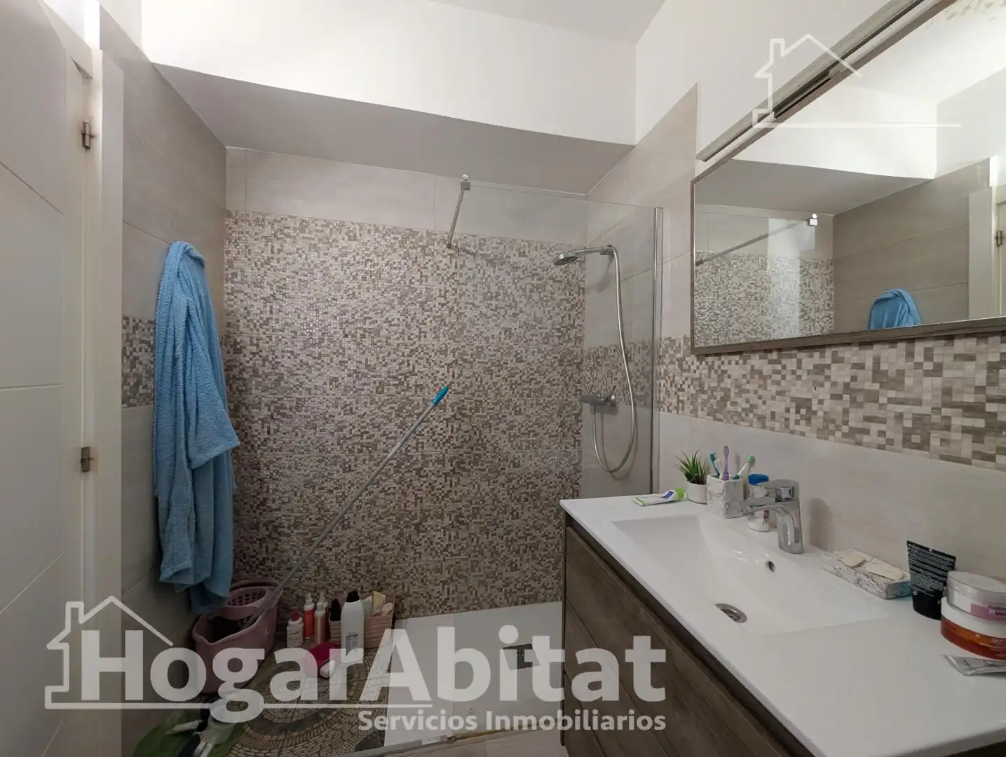 Bathroom of Flat for sale in Alicante / Alacant  with Terrace and Furnished