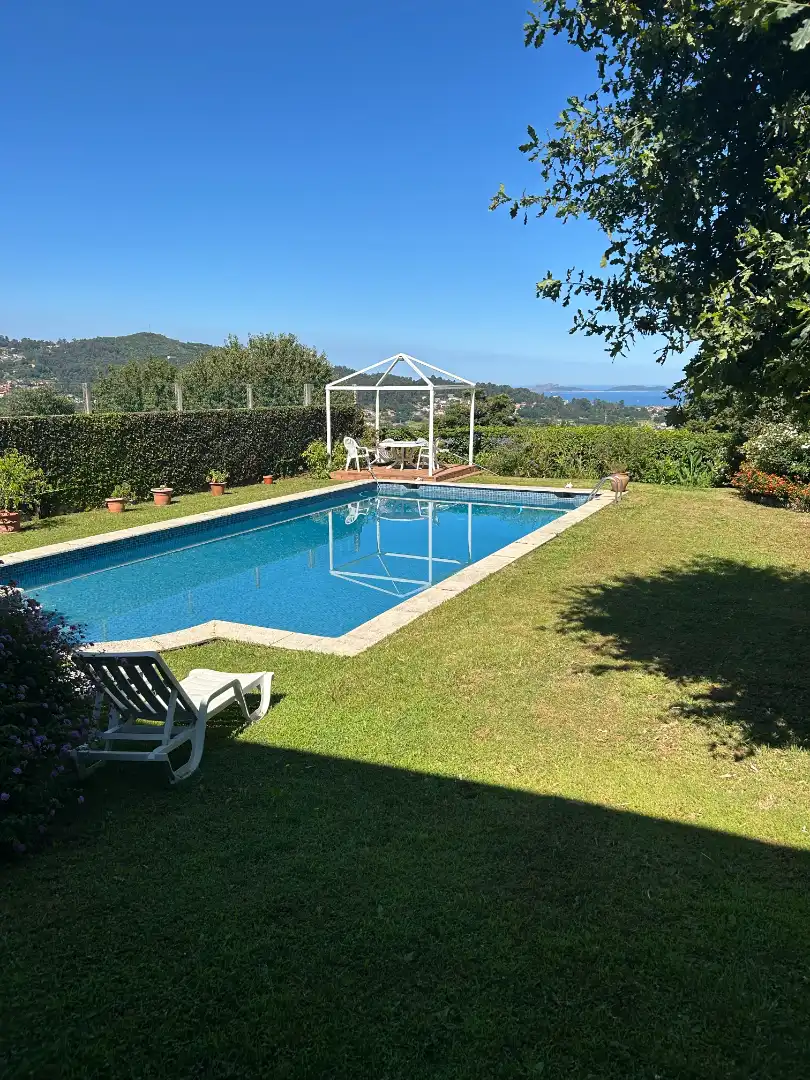 Piscina de Casa o chalet en venta en Vigo  con Calefacción, Jardín privado y Parquet
