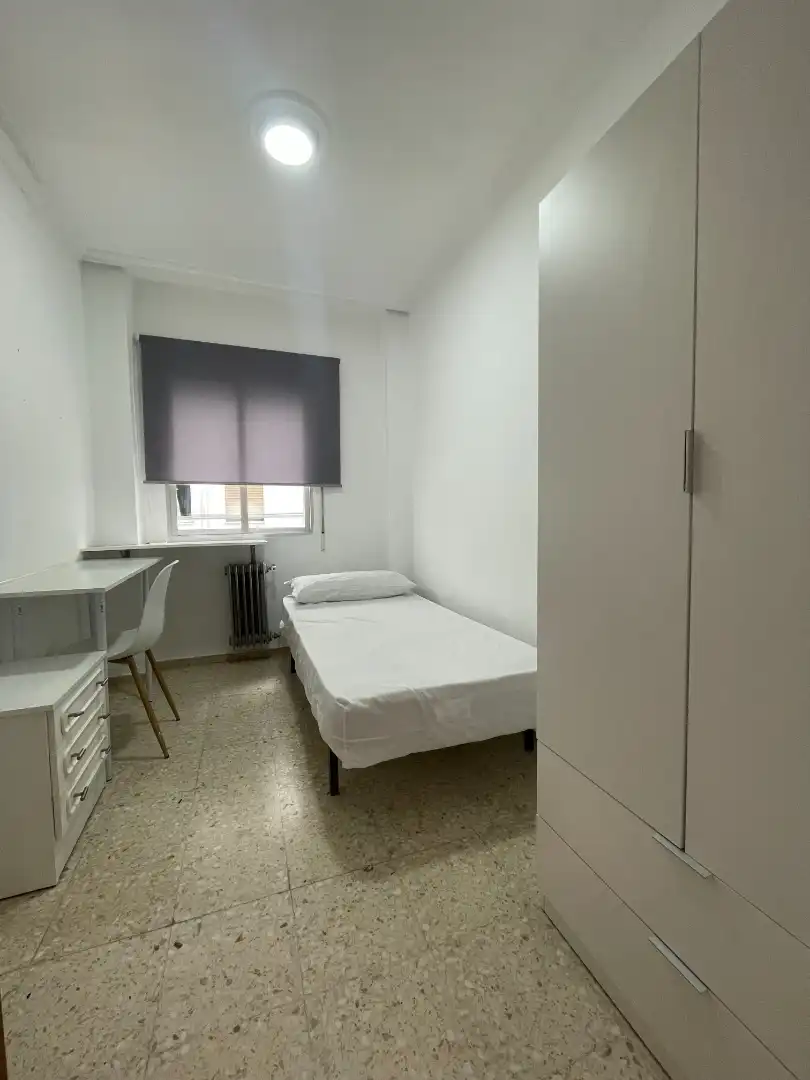Habitación de Piso de alquiler en Badajoz con Aire acondicionado, Calefacción y Amueblado