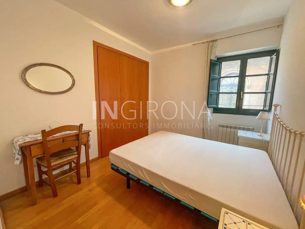 Schlafzimmer von Wohnung zur Miete in Girona mit Heizung und Möbliert