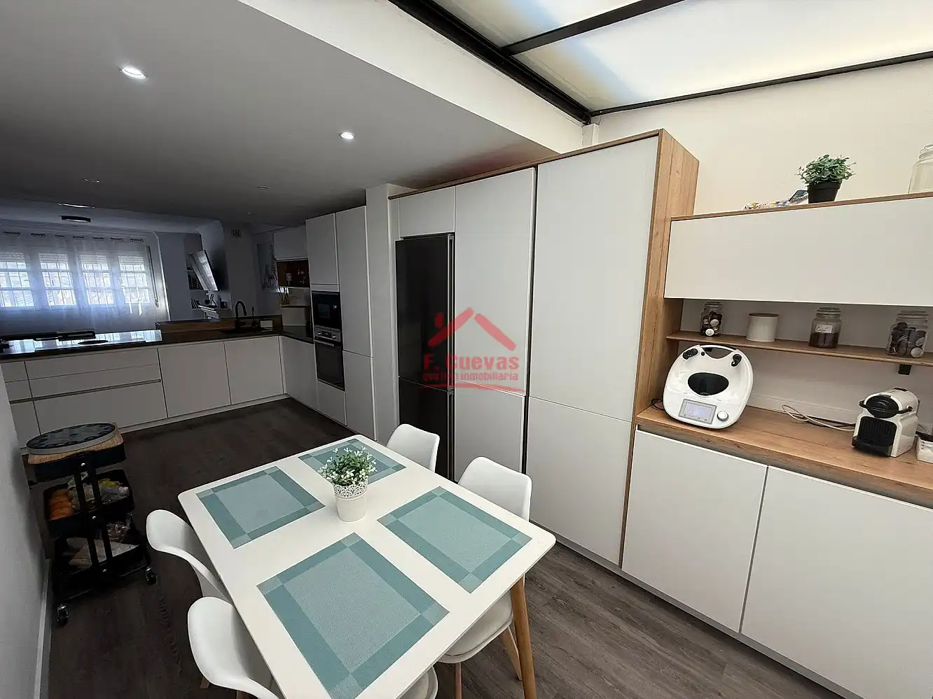 Cuina de Casa o xalet en venda en Vélez-Málaga amb Terrassa, Piscina i Forn