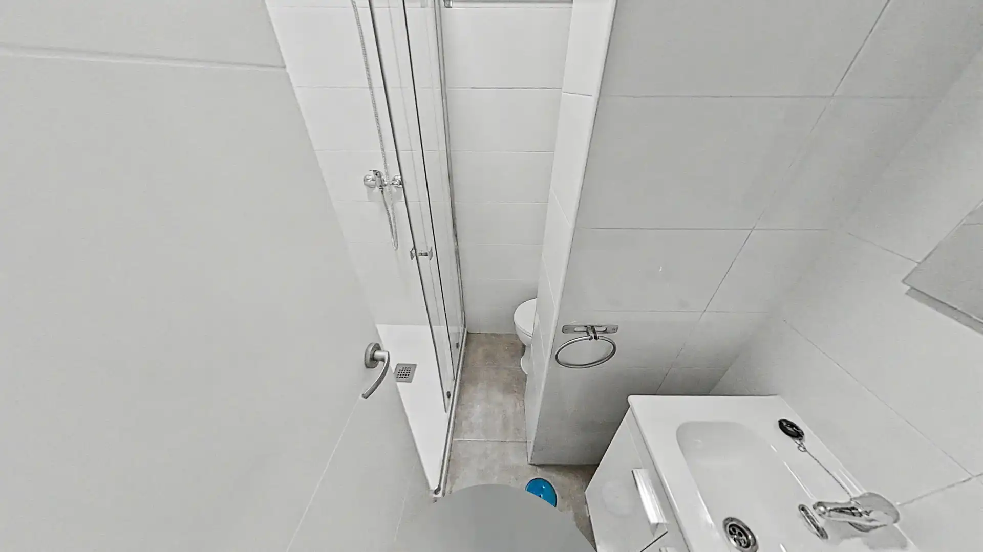 Bathroom of Apartments for rent in Madrid  with Oven and Pets allowed