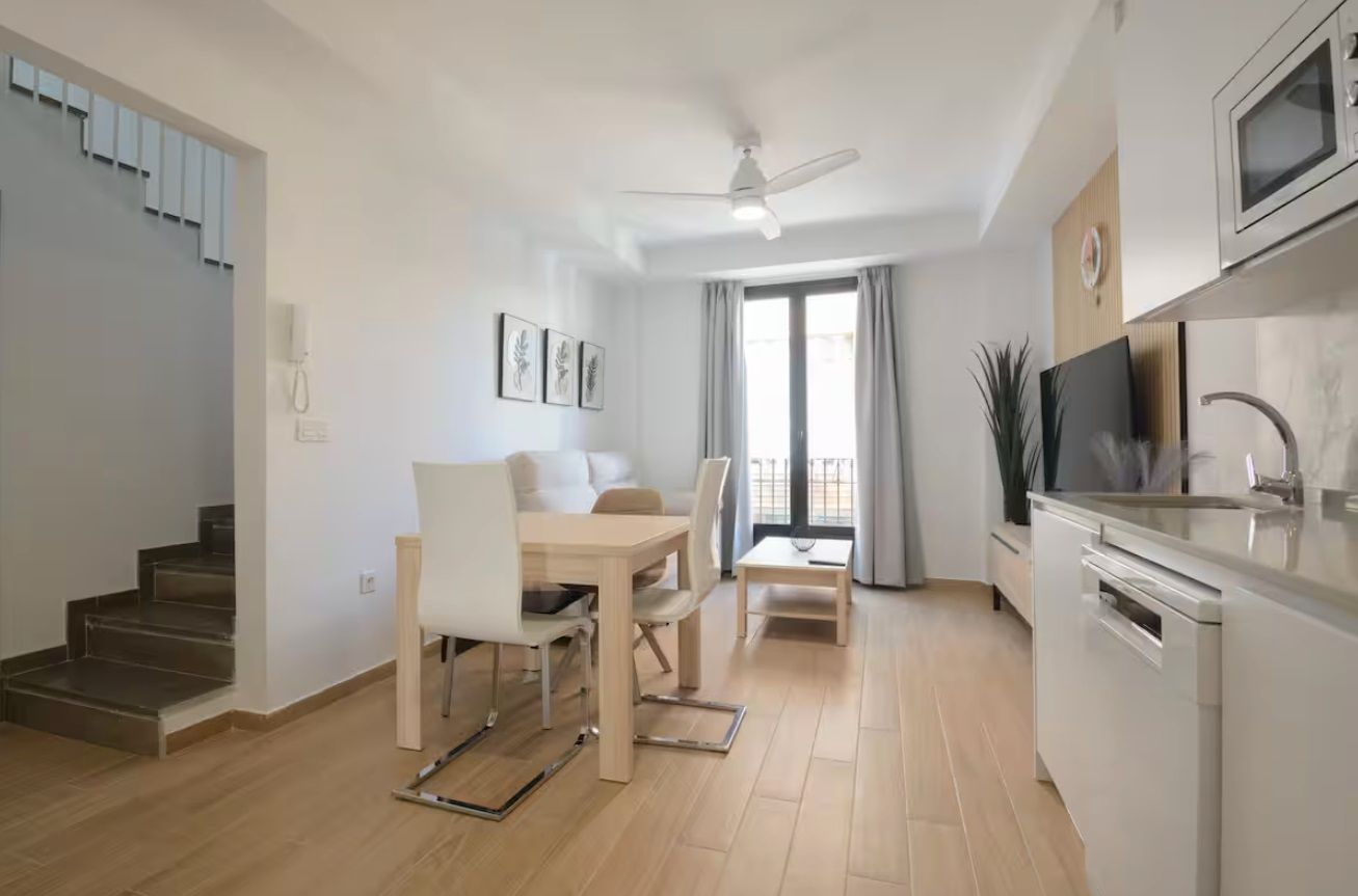 Sala d'estar de Apartament de lloguer en  Granada Capital amb Aire condicionat, Calefacció i Parquet
