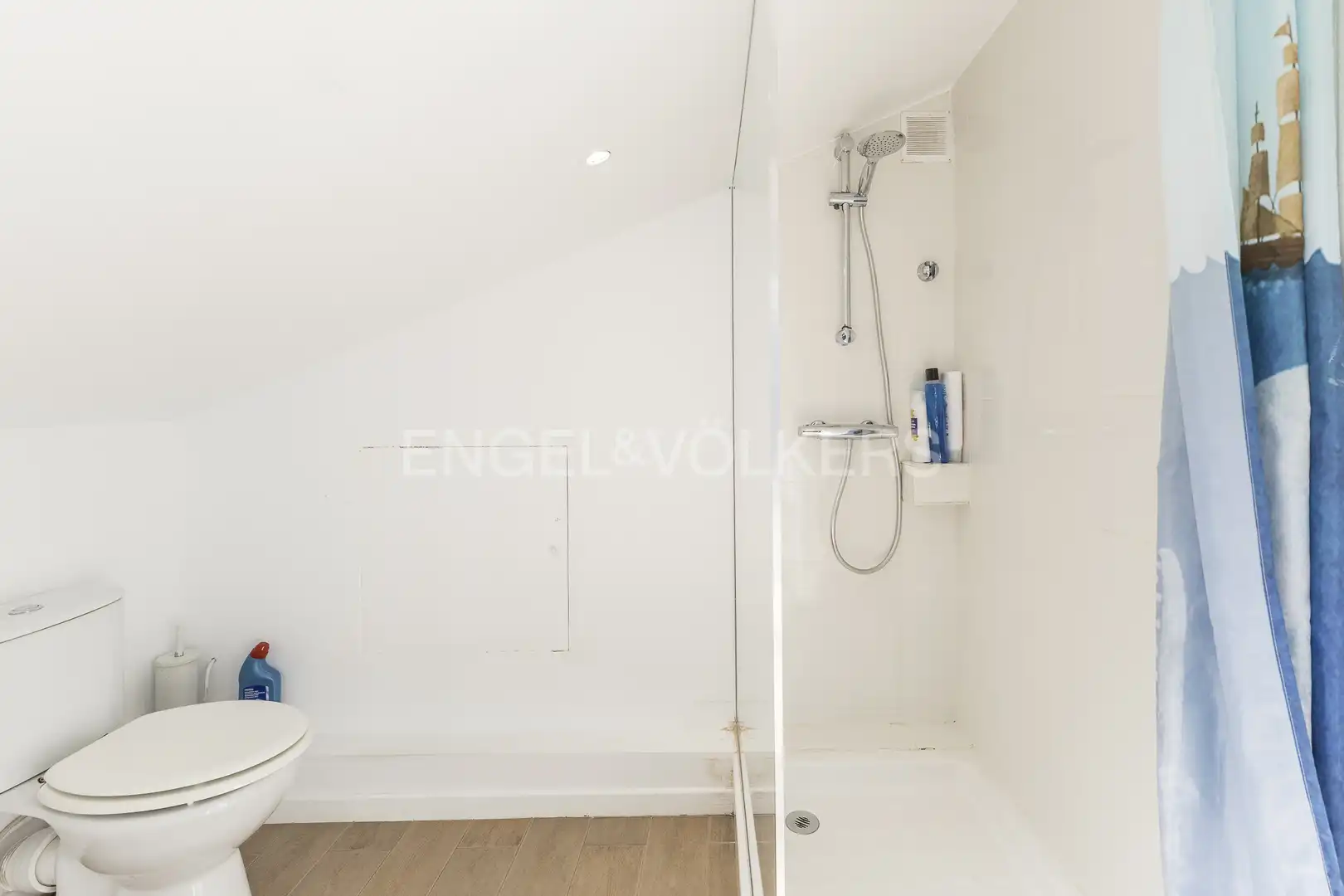 Bathroom of Houses for rent in Barcelona  with Air Conditioner, Heating and Private garden