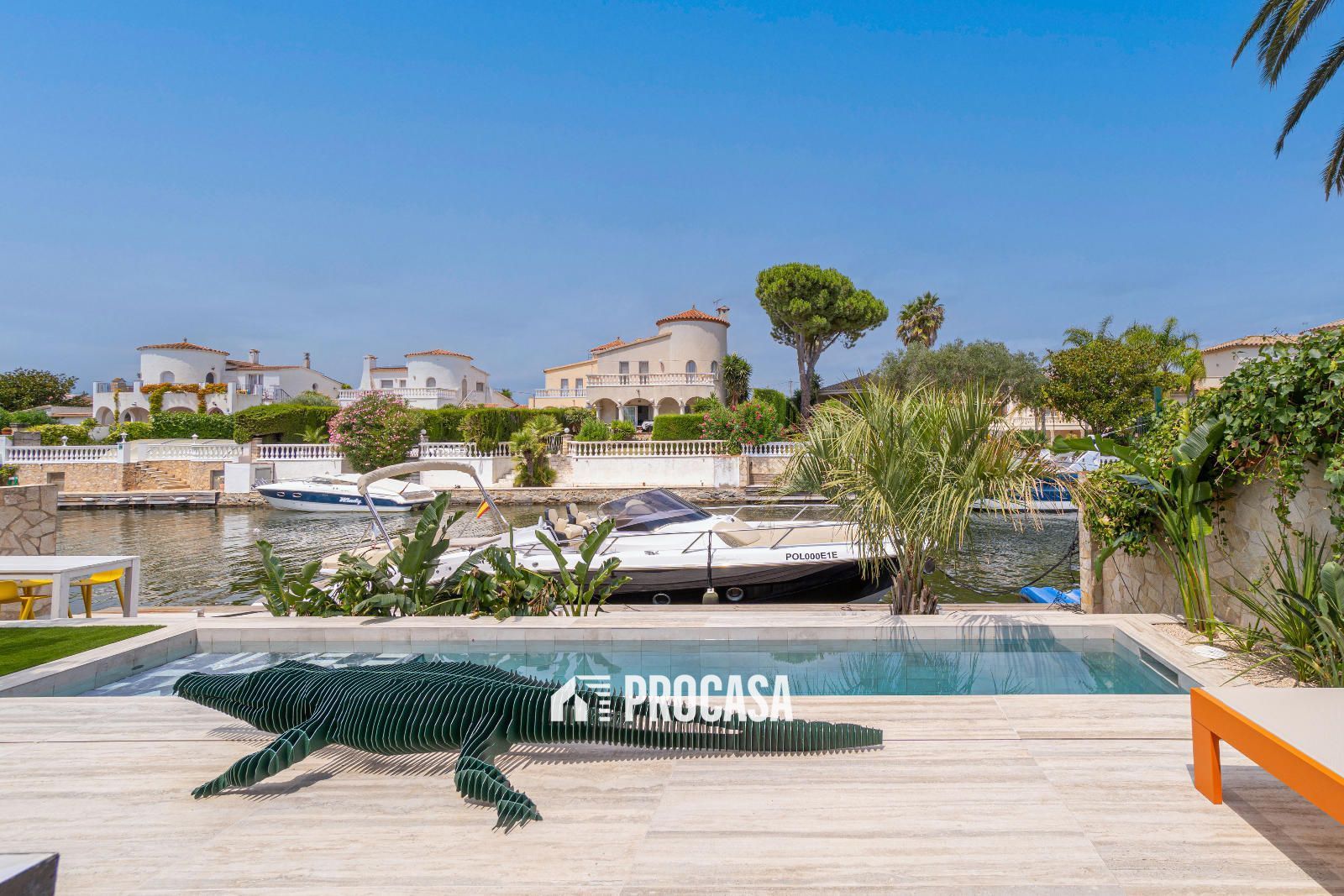 Vista exterior de Casa o xalet en venda en Empuriabrava amb Aire condicionat, Calefacció i Piscina
