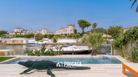 Villa nueva al canal ancho, 14m amarre. Construcción Procasa