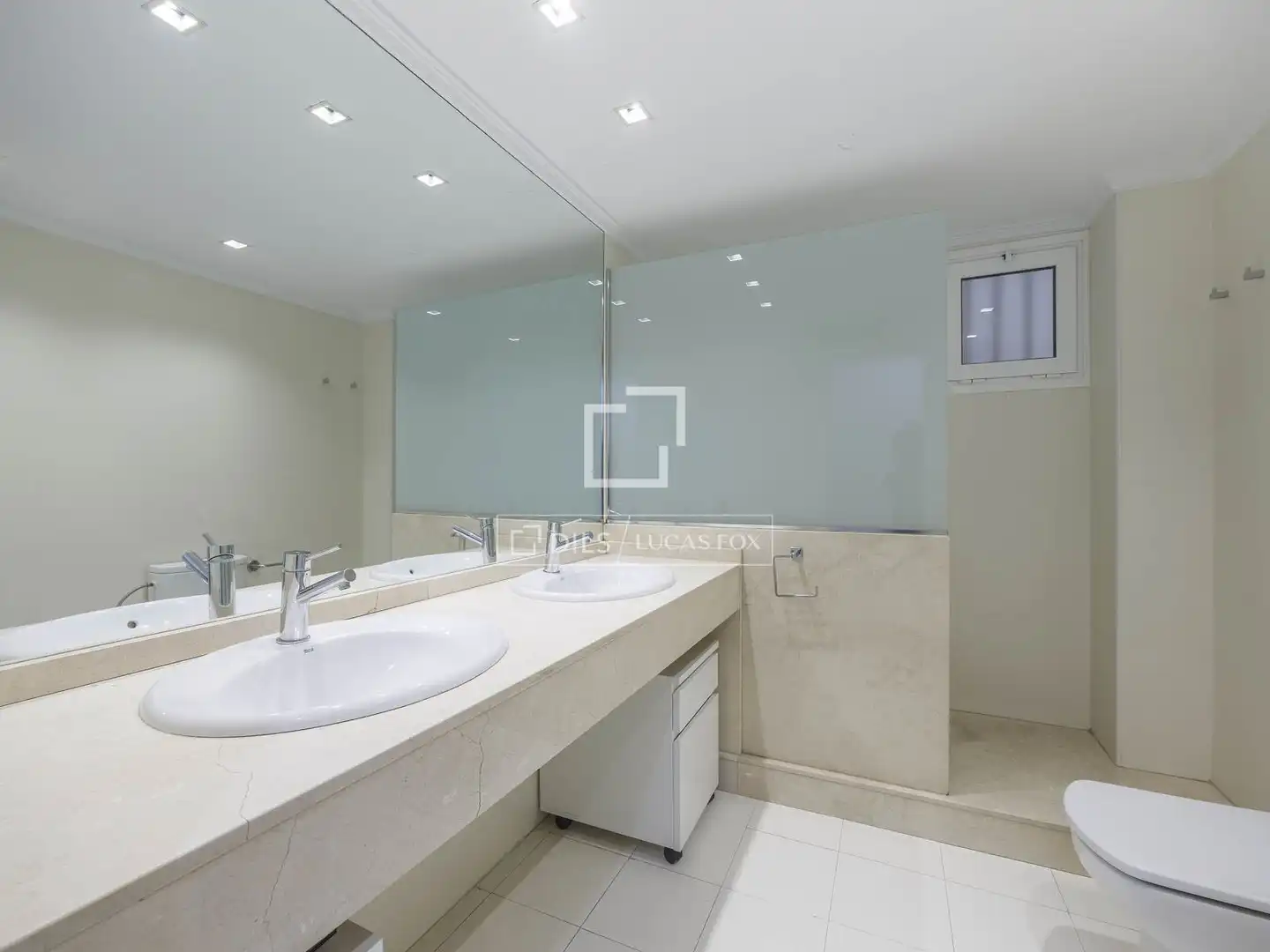 Badezimmer von Wohnung zur Miete in Valencia mit Klimaanlage, Heizung und Parkett