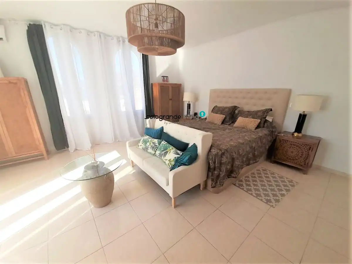 Bedroom of Houses for sale in La Línea de la Concepción  with Air Conditioner, Private garden and Terrace