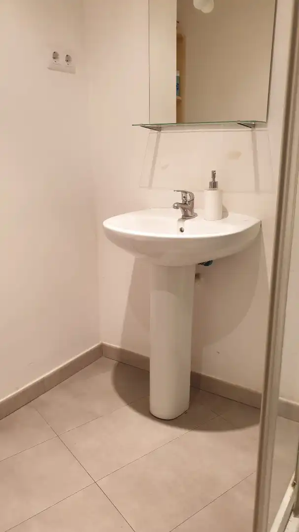 Bathroom of Flat for share in Barcelona  with Heating, Furnished and Oven