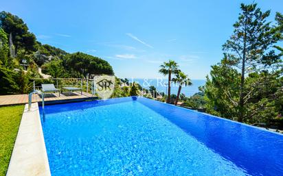 Vista exterior de Casa o xalet en venda en Blanes amb Terrassa i Piscina