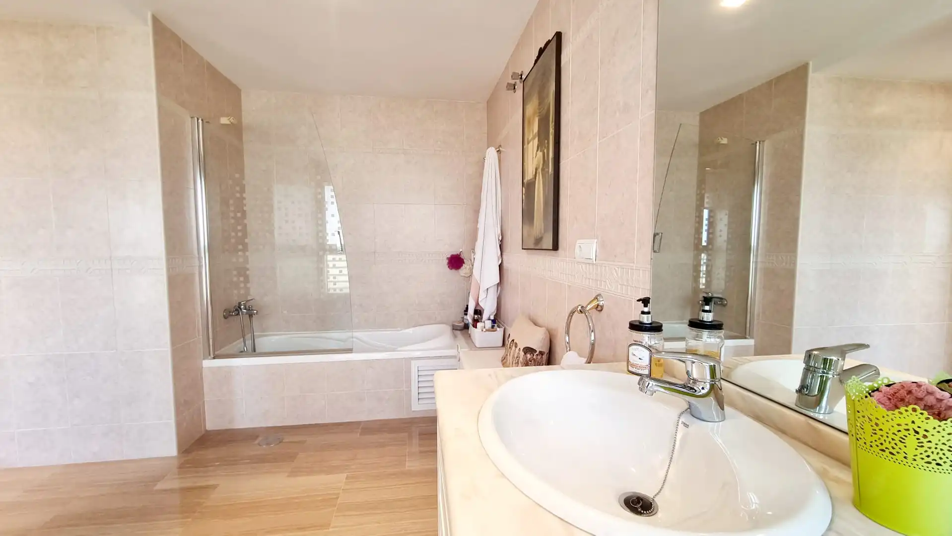 Baño de Ático en venta en Benidorm con Aire acondicionado, Jardín privado y Terraza