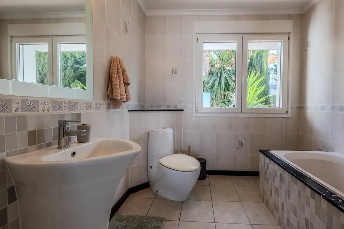 Bany de Casa o xalet en venda en Mijas amb Aire condicionat, Jardí privat i Terrassa