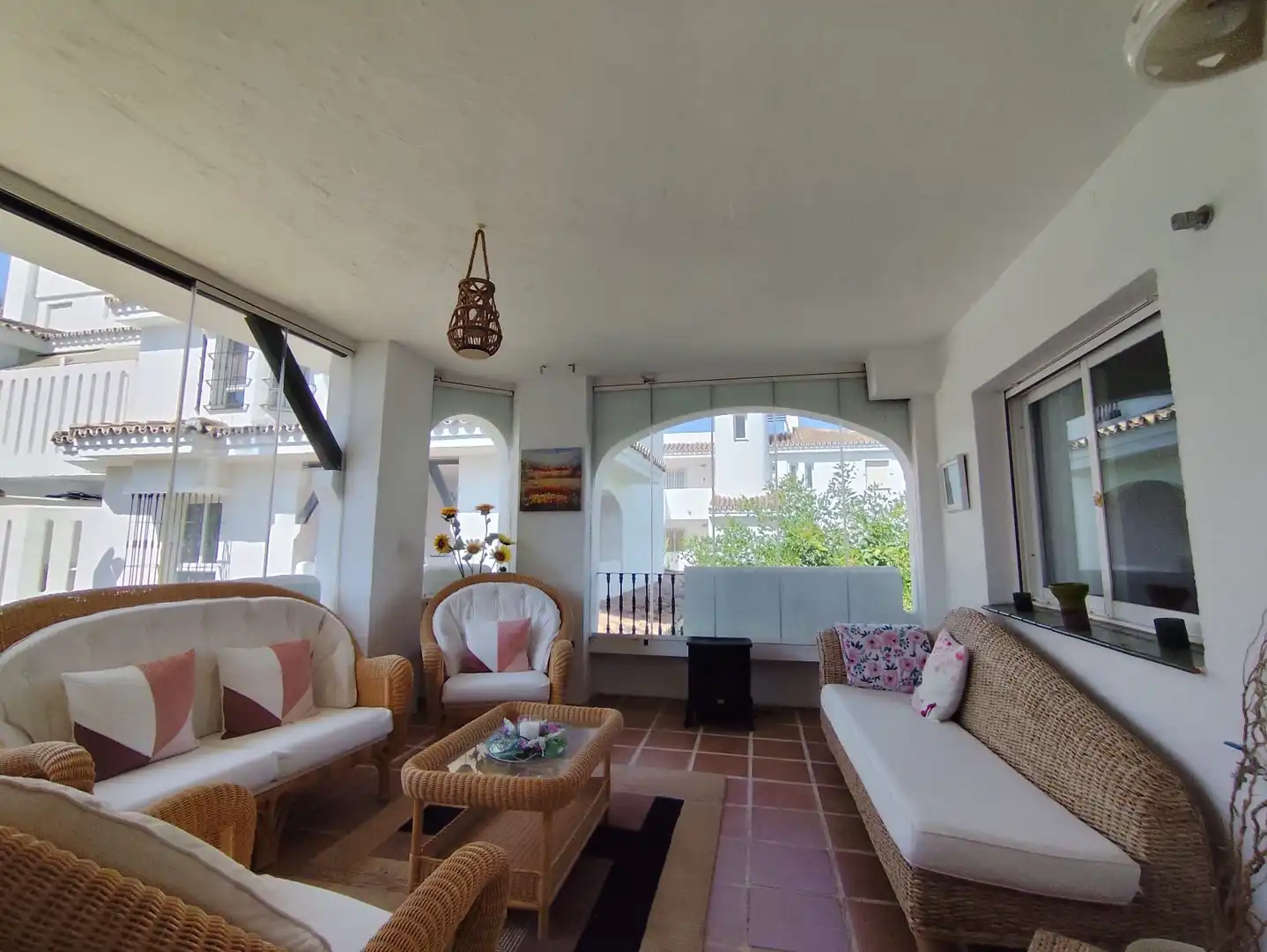 Sala d'estar de Apartament de lloguer en Marbella amb Calefacció, Jardí privat i Moblat